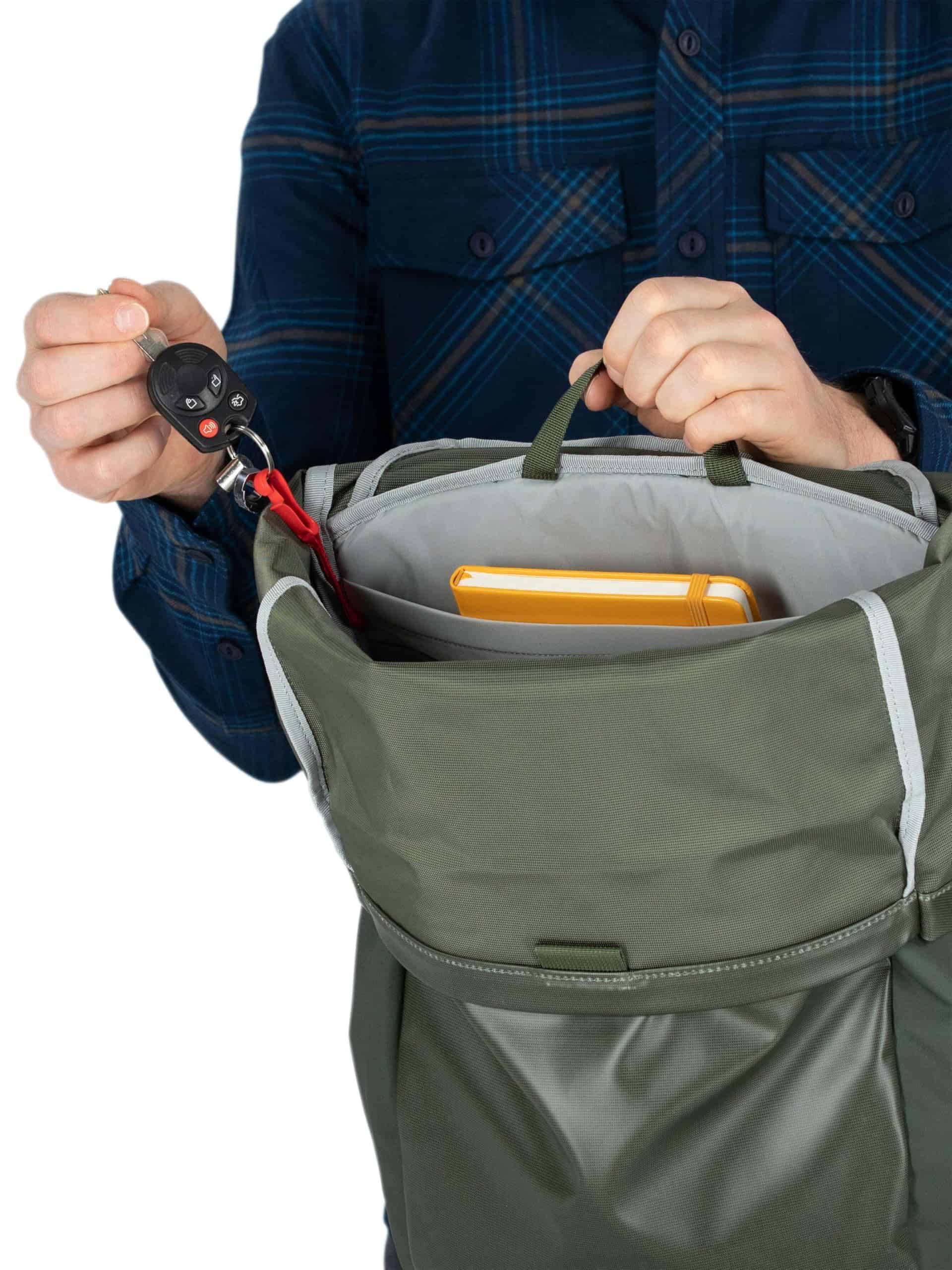 Mochila para laptop Osprey Transporter Roll Top, Color Tan - Image 10