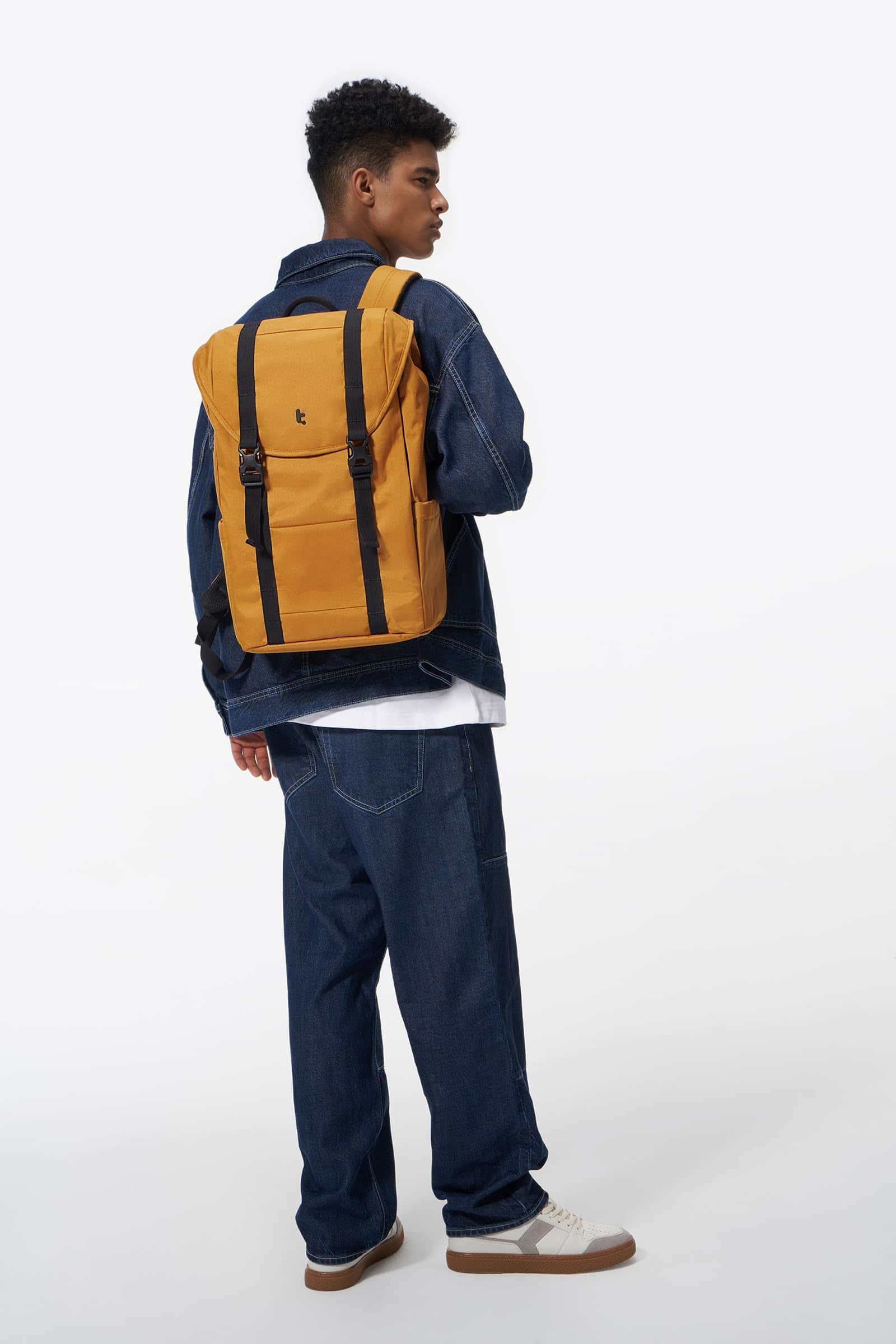 Mochila para laptop tomtoc Flap, Ligera, -Amarillo - Image 3