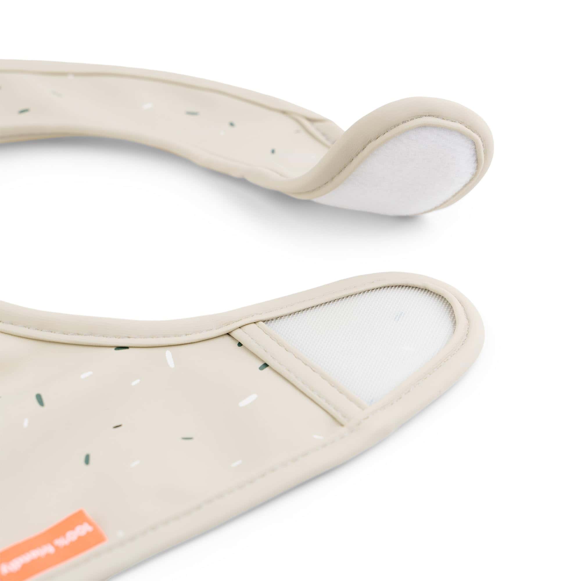 Paquete de 2 baberos Done by Deer Lalee Sand con velcro - - Imagen 3
