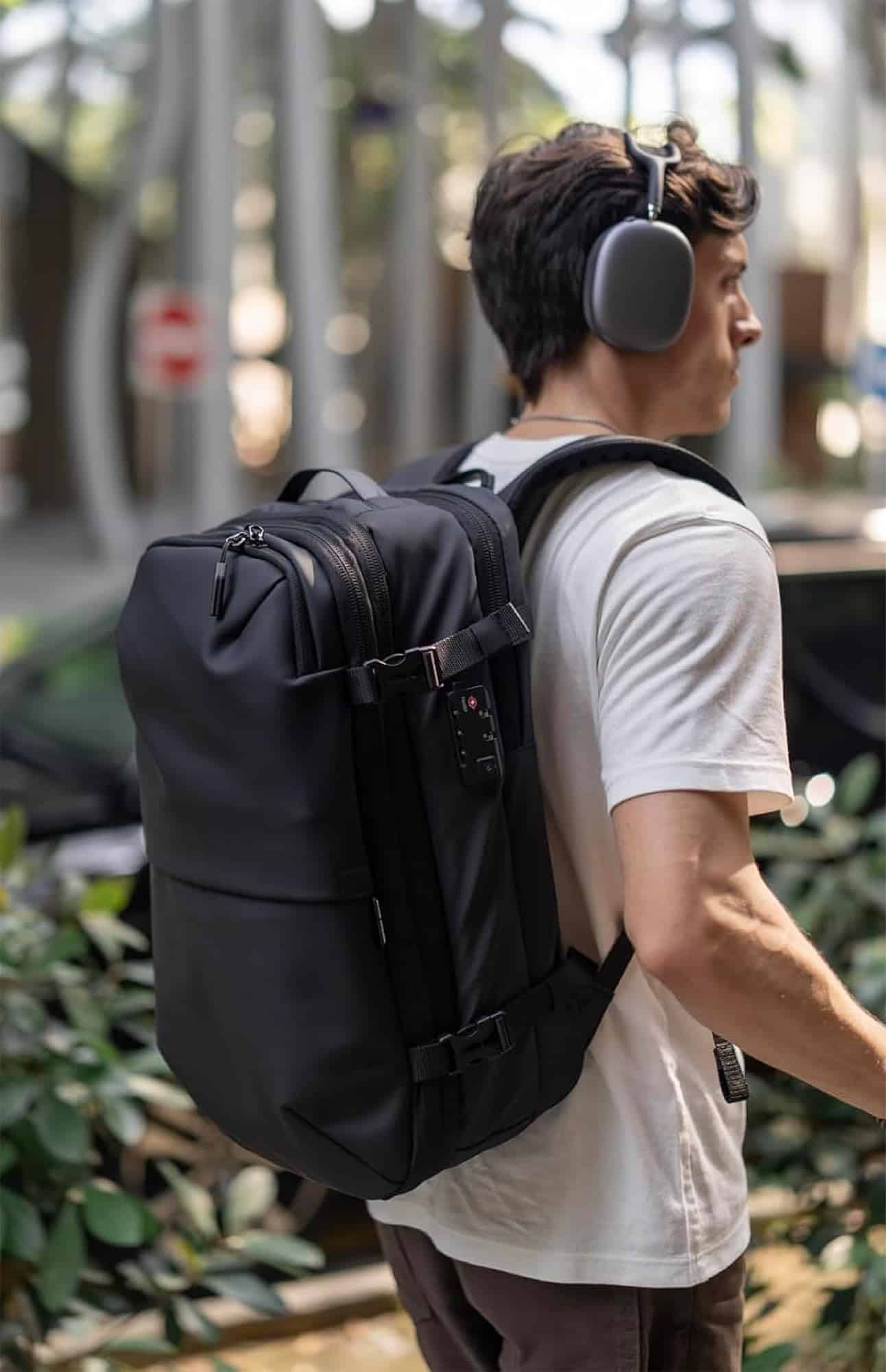 Mochila de Viaje BlackVoyage Vortex con Sistema de Sellado - Image 3